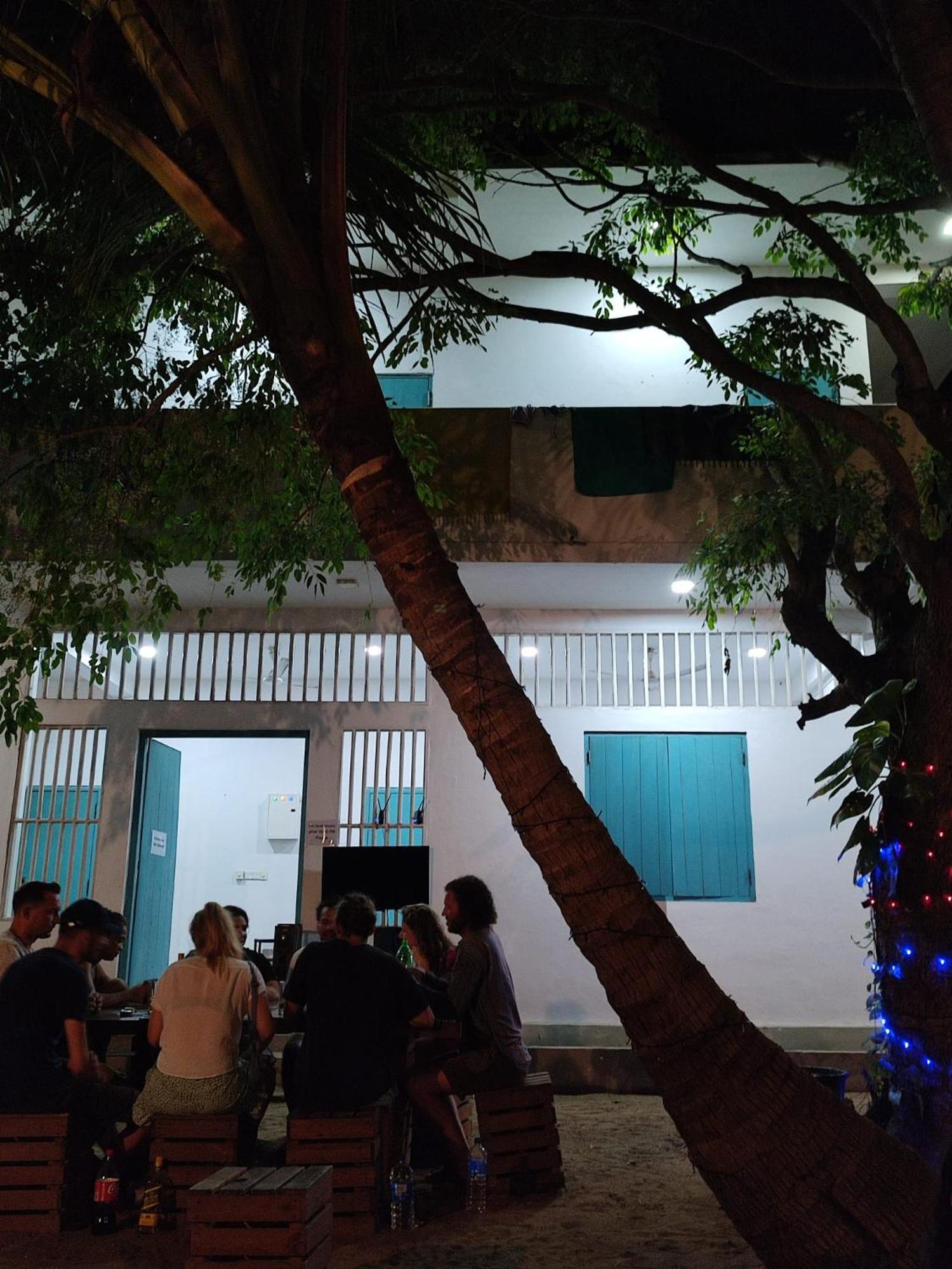 Hangover Hostels Baía de Arugam Exterior foto
