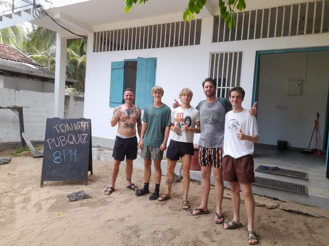 Hangover Hostels Baía de Arugam Exterior foto